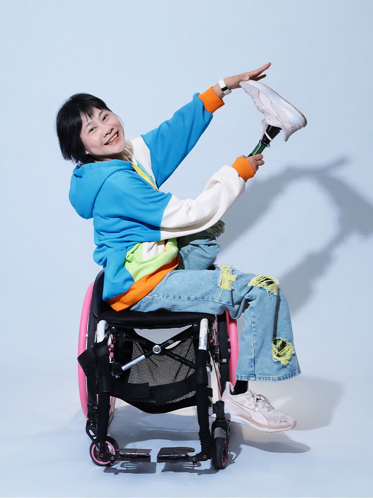 辣個瞎姊千千